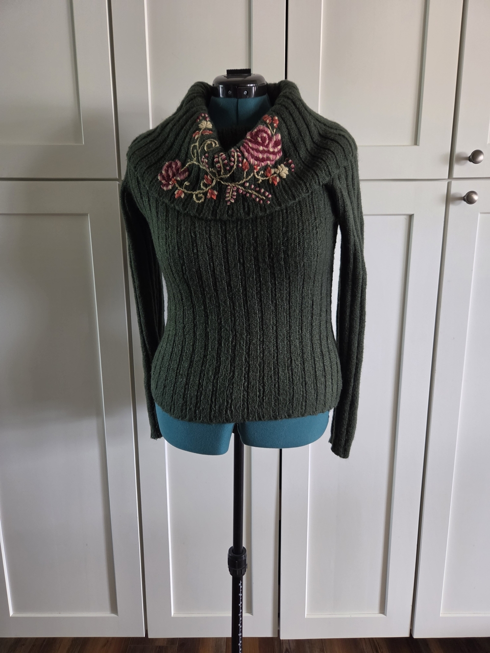 Embroidered Cowl Neck Ribbed Sweater in Dark Green Size S By La Redoute